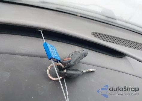 2000 Chrysler Town & Country Limited from USA, damaged, VIN 1C4GP64LXYB550923